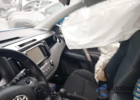 2017 Toyota Rav4 Xle z USA, uszkodzony, nr VIN JTMWFREV3HD099225